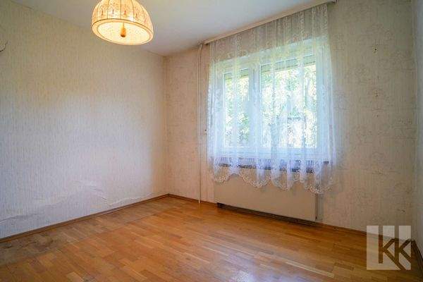 Schlaf- oder Gästezimmer im Erdgeschoss