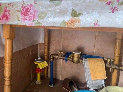 Gas-, Wasseranschluß im HWR