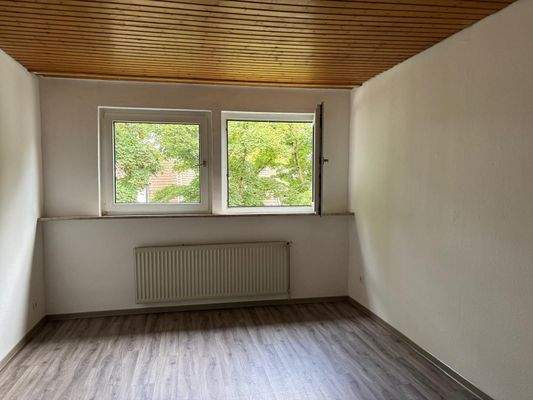 Leeres Zimmer mit Fenster