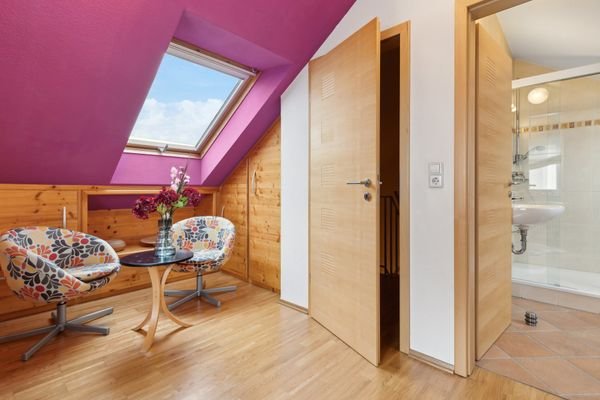 Wohn-Schlafzimmer DG