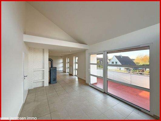 Essbereich mit Zugang zum Balkon im Balkongeschoss