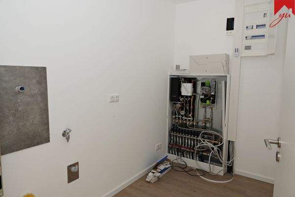 Hauswirtschaftsraum mit Waschmaschinenanschluss