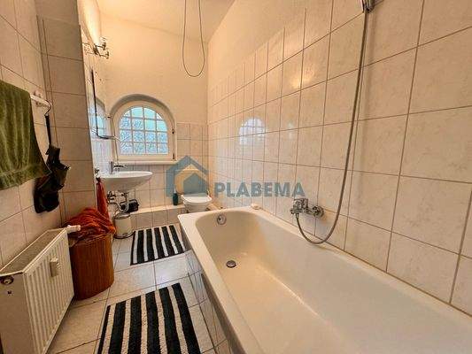Badezimmer mit Wanne