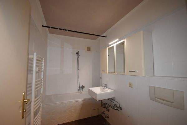 Badezimmer - Charmante 2 Zimmer Gartenwohnung mit TG-Stellplatz Miete Schallmoos Salzburg