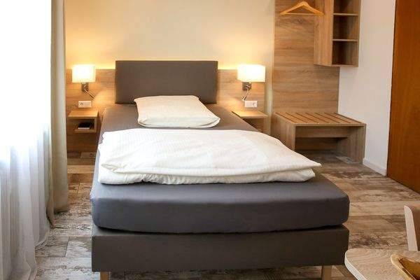 222-KA Bett (1 von 1).jpg