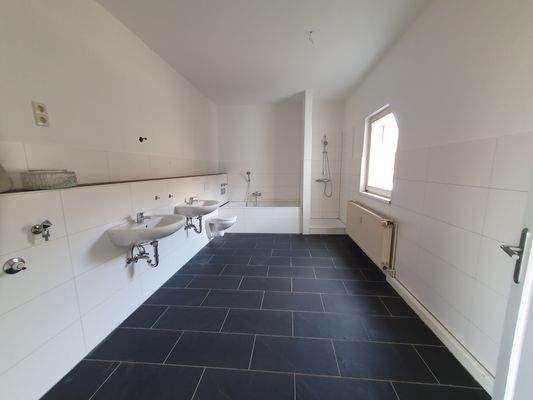 1. OG Ansicht Tageslichtbad.jpg