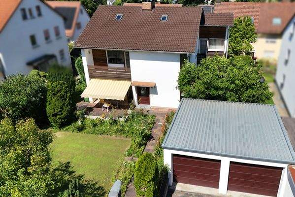 tolles Haus mit 2 Garagen