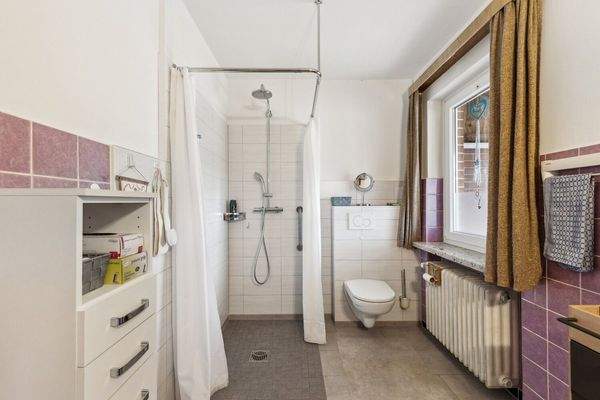 Bad im EG mit Dusche 