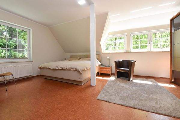 Hauptschlafzimmer mit Bad en Suite & Ankleide 