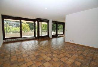 Wohnzimmer mit Terrasse