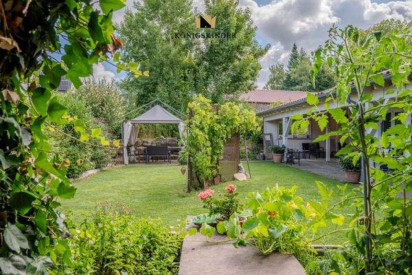 Natur pur: Der grüne Außenbereich bietet Raum für Freizeit, Entspannung oder therapeutische Angebote.5 - Bad Urach - 23-07-2025 - 07