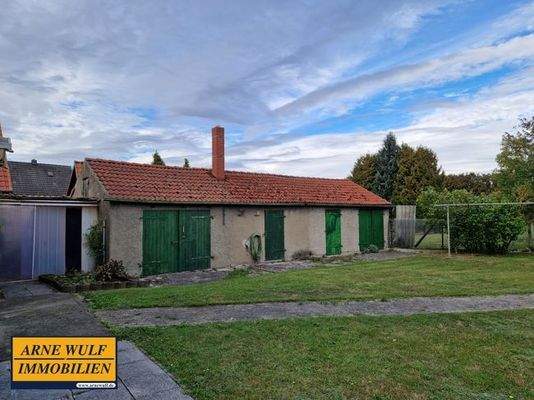 Nebengebäude mit Heizung und Werkstatt