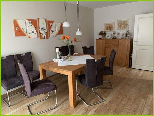 Wohnzimmer möbliert