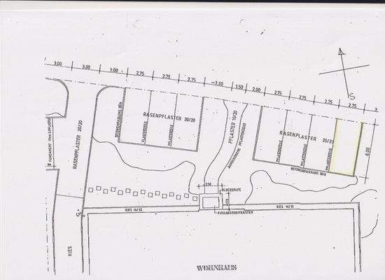 Stellplätze vor dem Haus