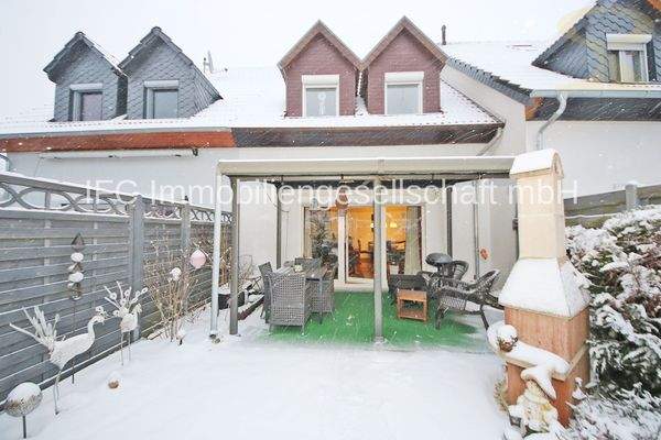 Hausansicht / Grundstücksseite