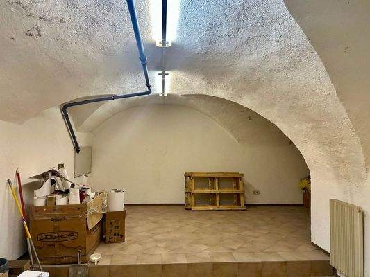 Gewerbeimmobilie-in-bozen-zu-kaufen_immobilien-in-bozen-kaufen_friseursalon-kaufen_friseursalon-kaufen-in-bozen-Immobilien-südtirol_immobilien-in-südtirol_wohnung-in-bozen-kaufen_wohnung-kaufen-in-südtirol_wohnung-kaufen-für-wenig-geld_günstge-gewerbeimmo