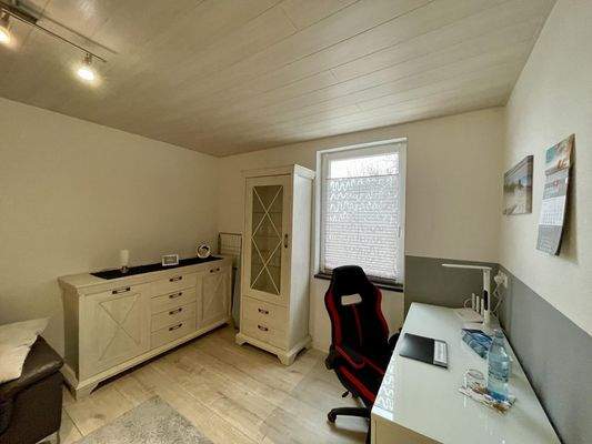 Wohnzimmer mit Arbeitsplatz Apartment Hinterhofgebäude