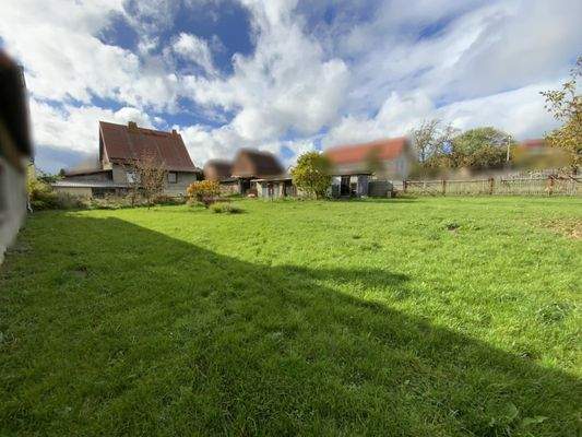Blick vom Garten zum Haus