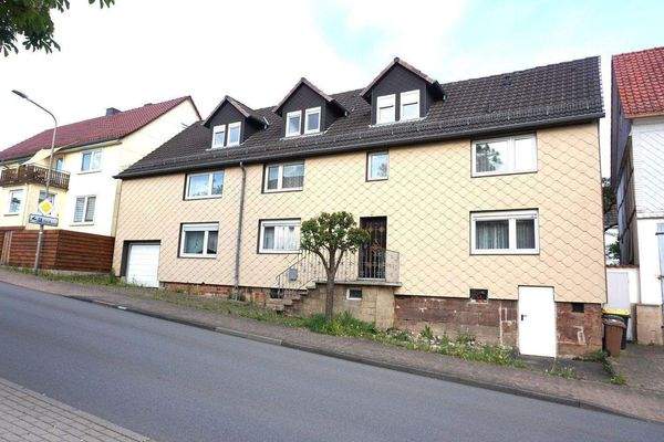 Straßenansicht vom Haus.JPG