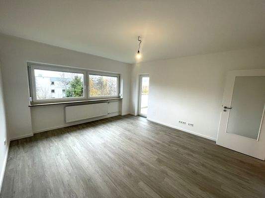 ... mit Zugang zum Balkon