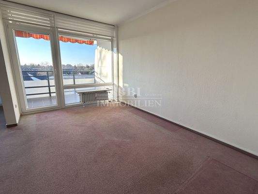 "Angrenzendes Esszimmer"...