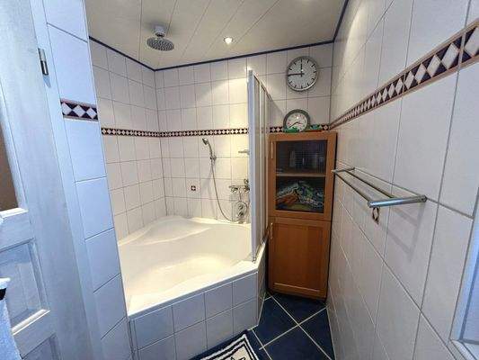 Vorderhaus - Badezimmer im Obergeschoss