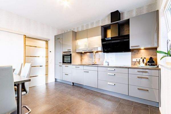 Die Küche mit Essbereich