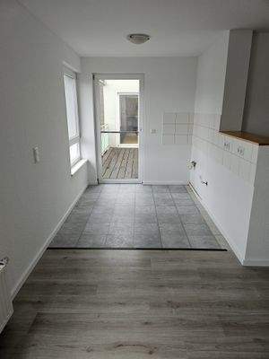 1. OG offene Küche_Balkon.jpg