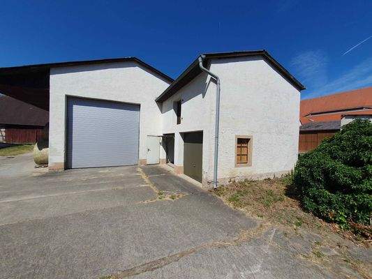 Halle und PKW Garagen