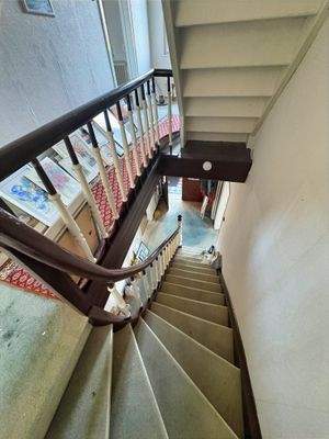 Gut erhaltenes Holztreppenhaus