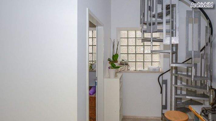 Diele mit Treppe ins Obergeschoss