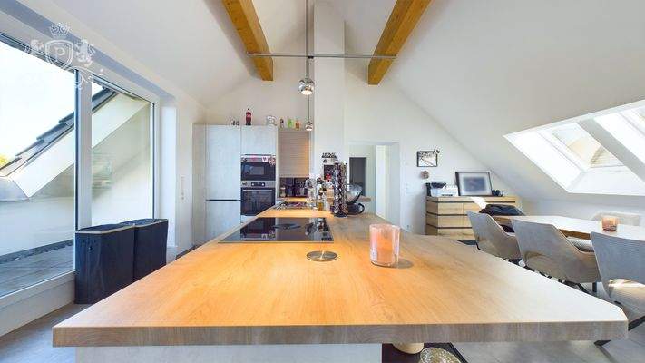 CAM01984G0-PR0442-STILL013