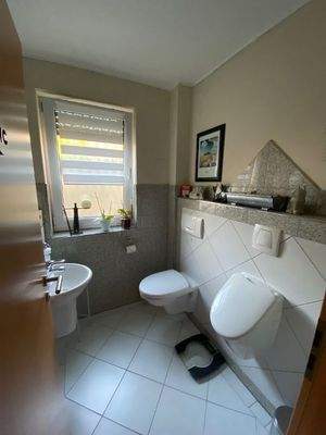 Gäste WC mit Toilette & Pissoir