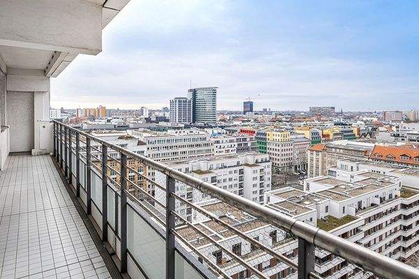 Loggia mit Weitblick über Berlin