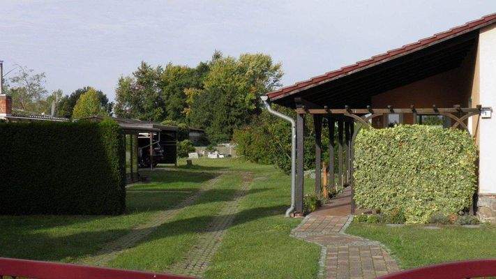 Teilansicht Hoffläche , tlw. befestigt 