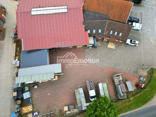 Der Platz vor der Halle