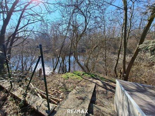 Blick auf einen Natursee