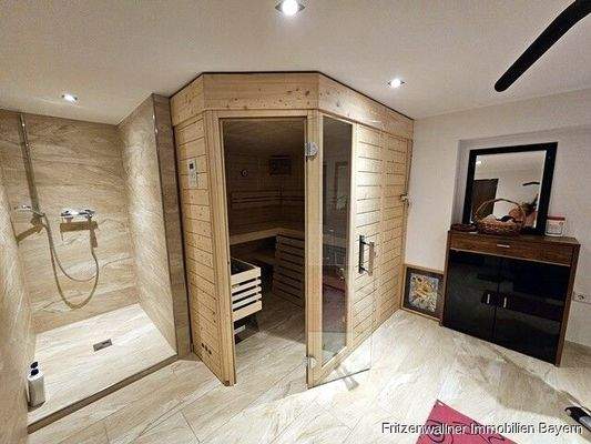 Fitnessraum mit Sauna und Dusche Bild2 