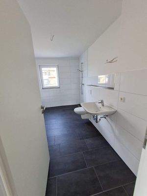 Tageslichtbad mit Dusche und Badewanne