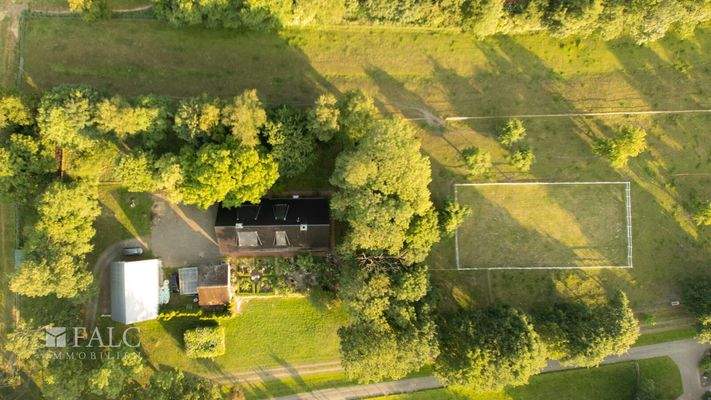 Haus und Reitplätze