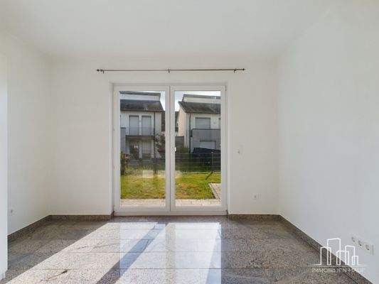 CAM02839G0-PR0162-STILL009