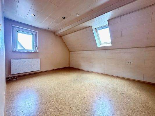 Schlaf- oder Kinderzimmer DG