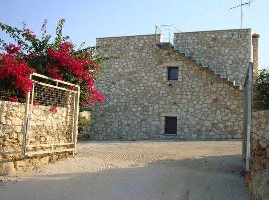 MIT VIDEO! Kreta, Plaka: Villa mit traditionellen Elementen und Meerblick zu verkaufen