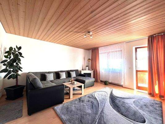 1. OG Wohnzimmer (gr. WHG)