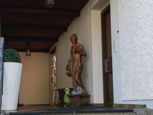 überdachter Hauseingang