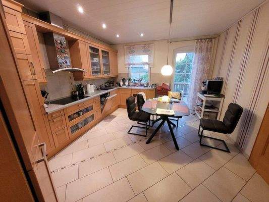 DG Küche mit Balkon