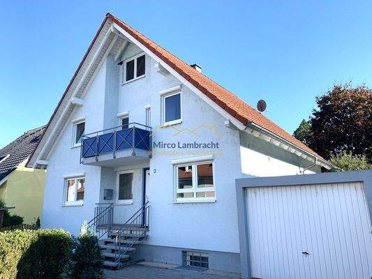 Außenansicht EFH mit Garage 