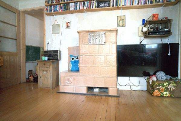 Wohnzimmer mit Kachelofen