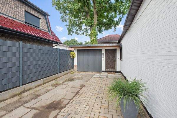 Grundstück hinten zum Nachbarn