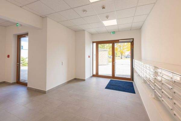 Eingangsbereich mit Briefkastenanlage